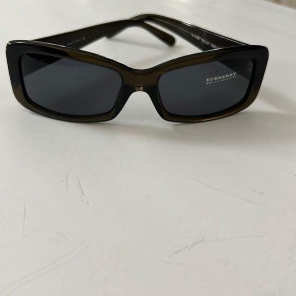 NWOT BURBERRY LOGO BROWN SUNGLASSES‎ - Picture 1 of 5